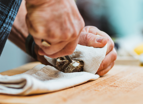 How to Shuck Oysters like Robin