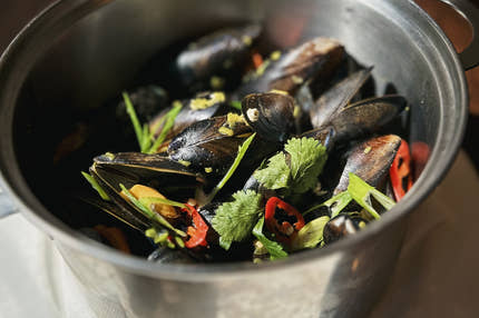 Salsa Roja Mussels