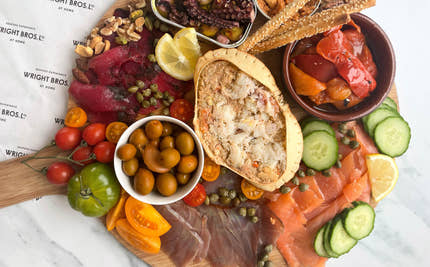 How to Create your Own Seacuterie Board